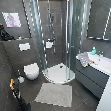 Apartment Moderne 3-zimmer-wohnung Fuer Bis Zu 5 Personen, Wlan, Kueche - Ideal Fuer Monteure & Gruppen