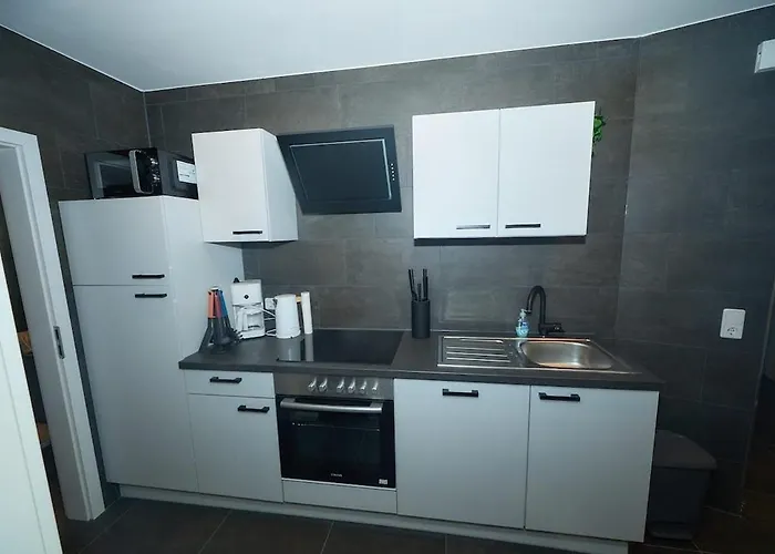 Moderne 3-zimmer-wohnung Fuer Bis Zu 5 Personen, Wlan, Kueche - Ideal Fuer Monteure & Gruppen Apartament Hohenmölsen